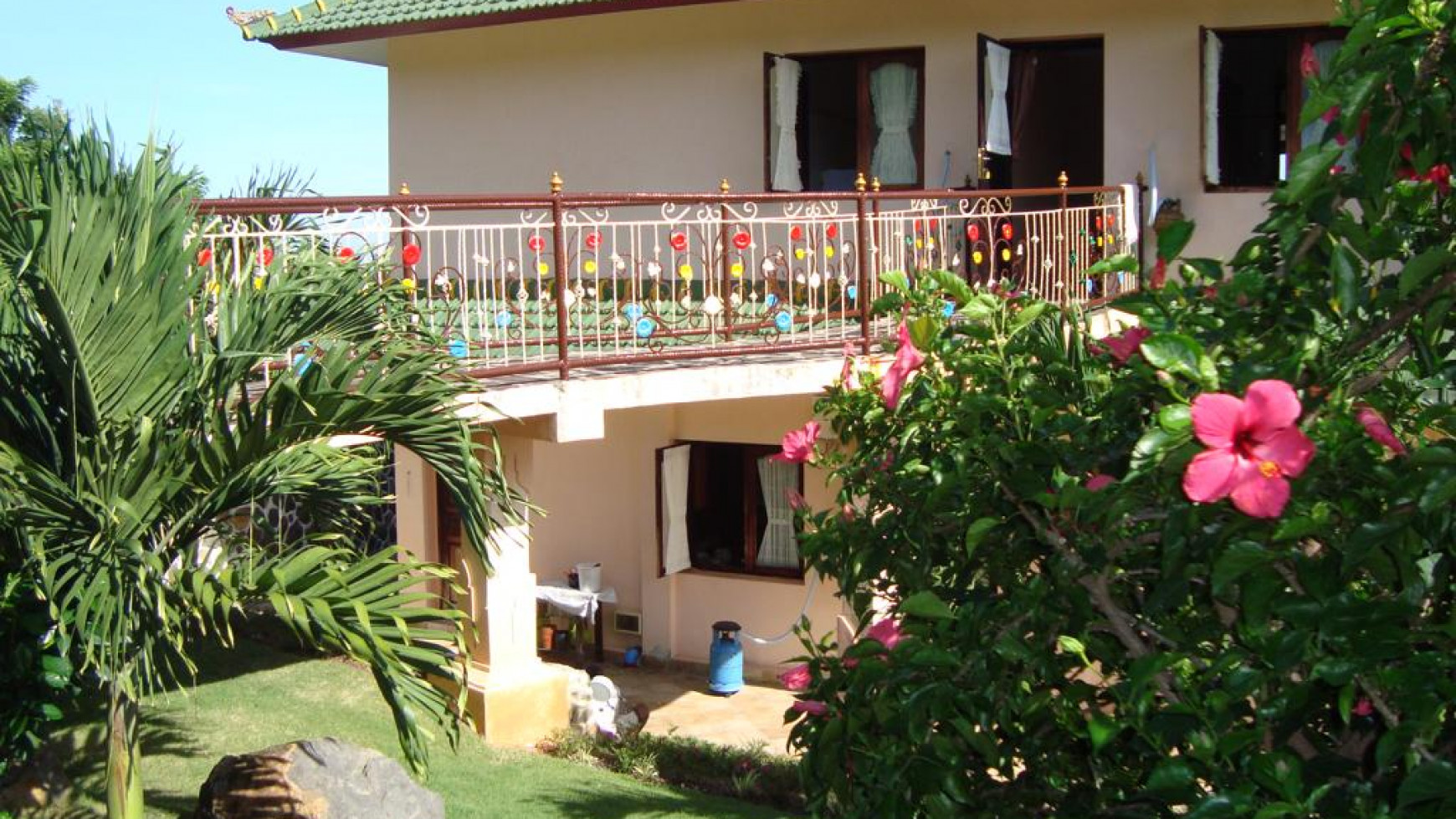 Unique villa 800 meters to the beach, located in the Lovina hills