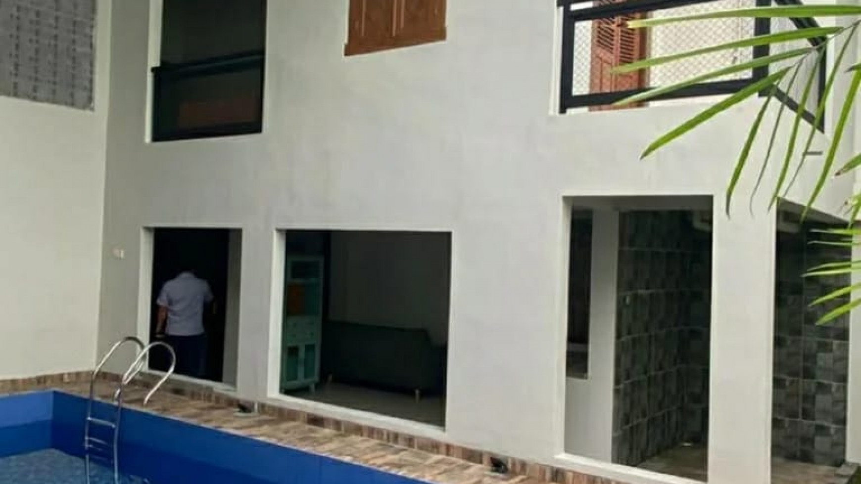 DIJUAL Rumah Kolam Renang Villa Kalijudan Indah Surabaya Timur 