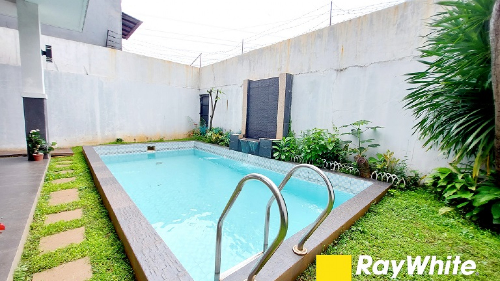 Rumah di Pangkalan Jati 2, Depok, Dalam Kompleks, Siap Huni, Bebas Banjir, 4 Bedroom