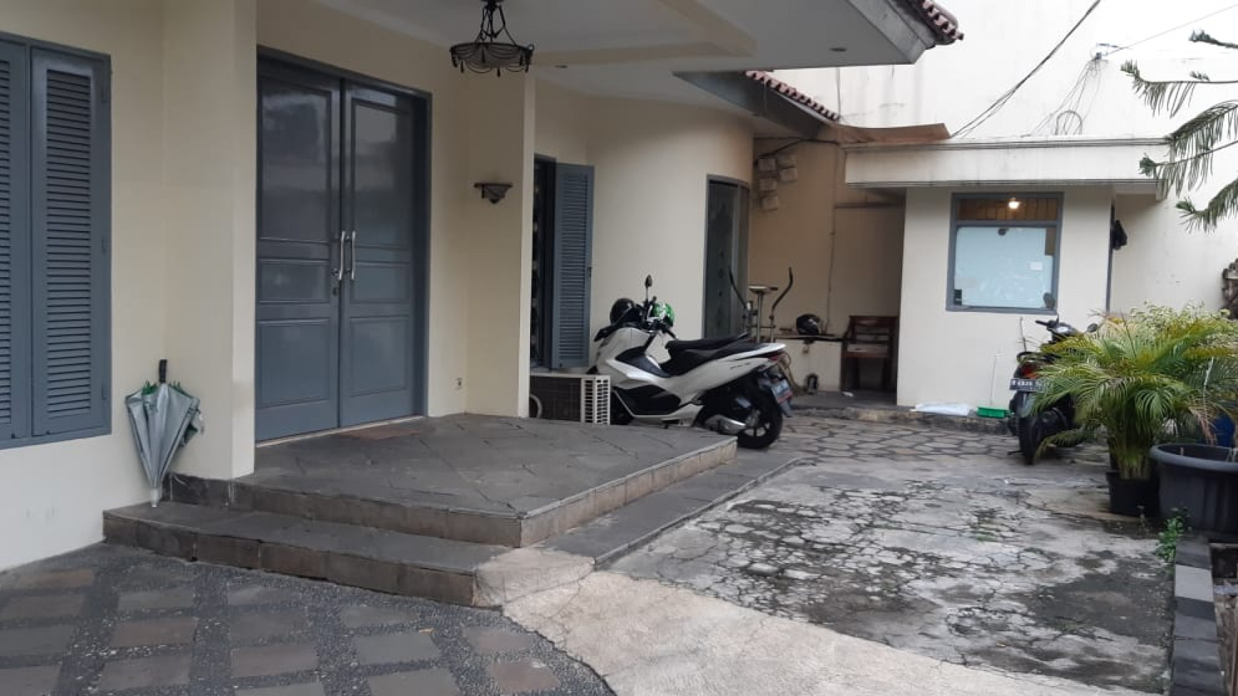 RUMAH KLASIK JALAN 2MOBIL TEBET BARAT 