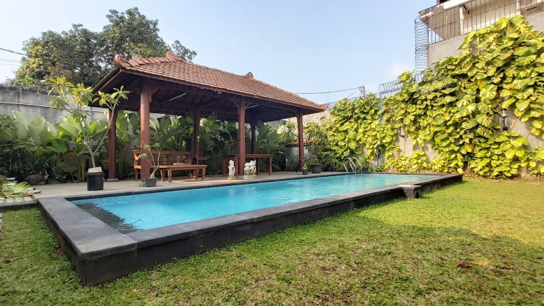 Rumah Di Cilandak, Jakarta Selatan, Hanya 1 km ke CITOS, Cozy dan comfortable, Private Pool