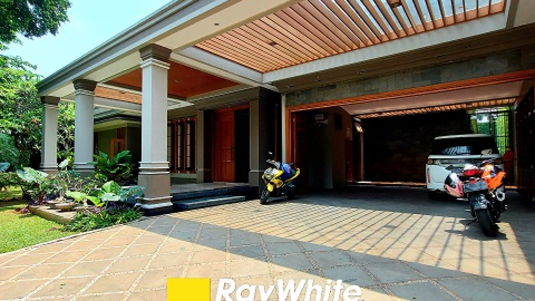 RUMAH MEWAH DI MARTIMBANG, KEBAYORAN BARU, SIAP HUNI, PRIVATE POOL, HADAP SELATAN