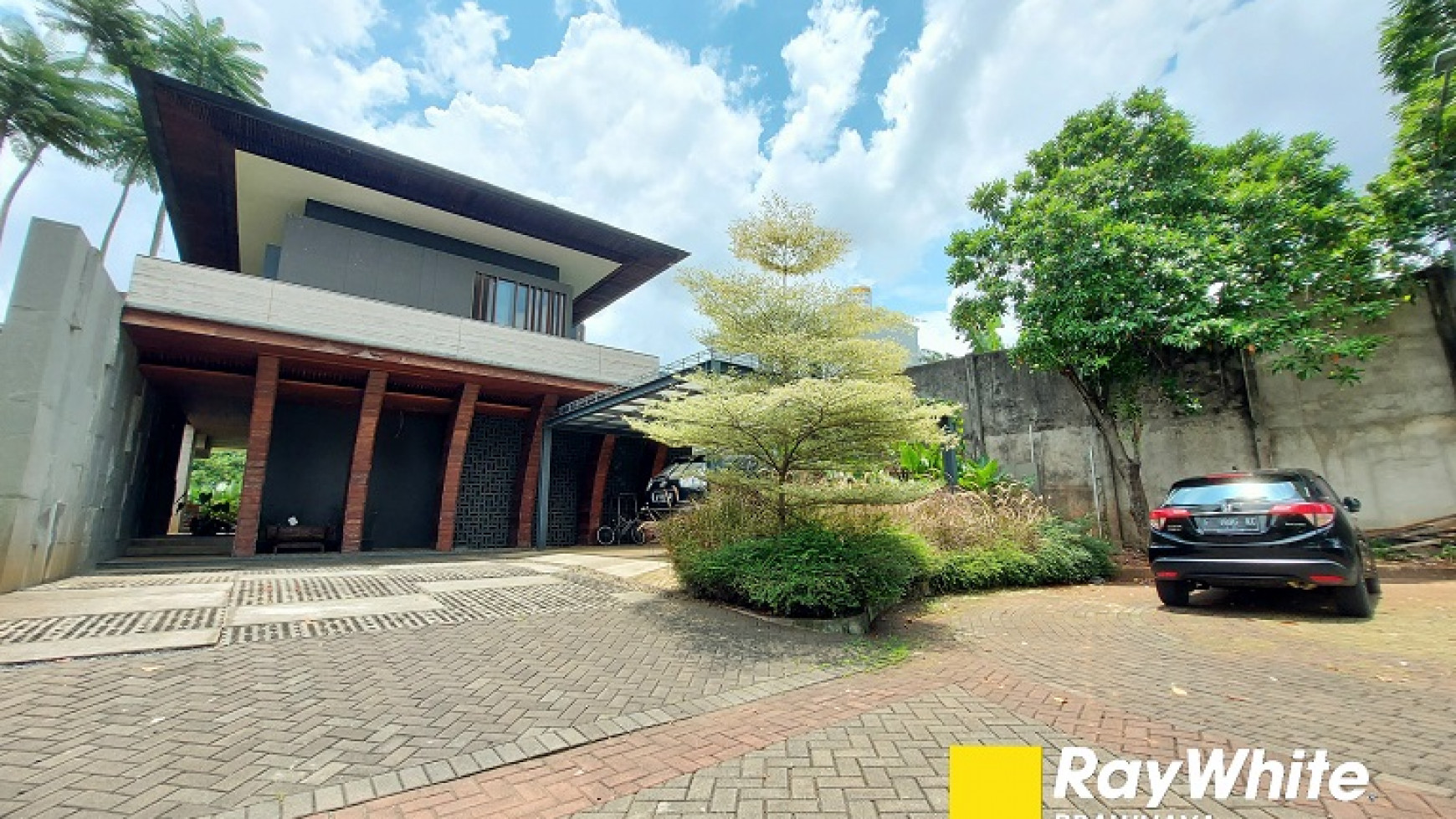 RUMAH MINIMALIS MODERN DI CILANDAK, JAKARTA SELATAN, DALAM KOMPLEKS