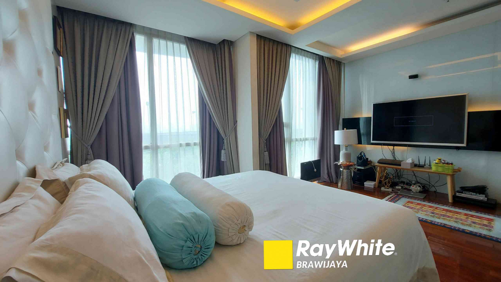 DISEWAKAN APARTEMEN DI TOWER TIFFANY, KEMANG VILLAGE, LANTAI 8, FURNISHED, CITY VIEW, 2+1 BEDROOMS