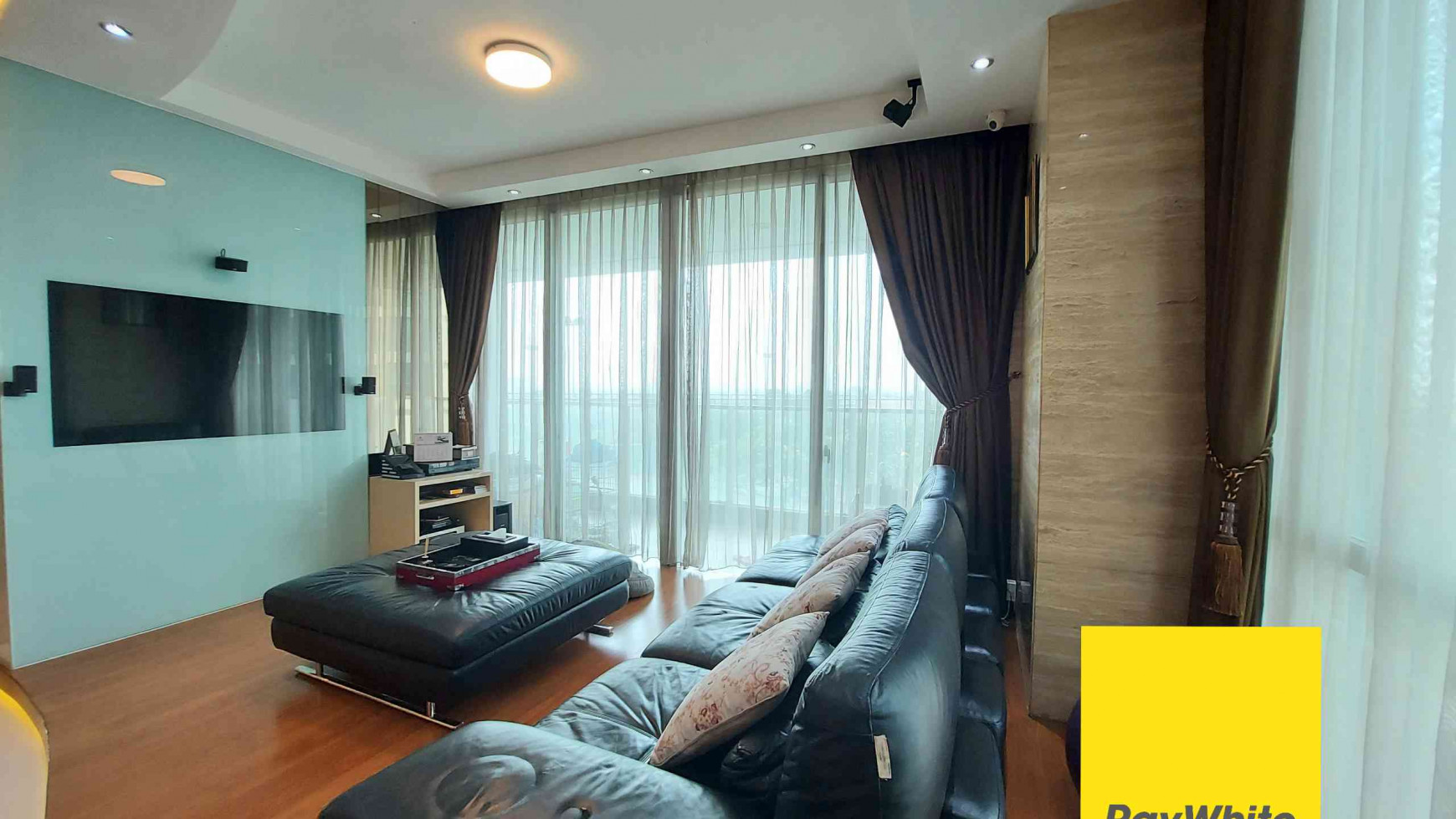 DISEWAKAN APARTEMEN DI TOWER TIFFANY, KEMANG VILLAGE, LANTAI 8, FURNISHED, CITY VIEW, 2+1 BEDROOMS