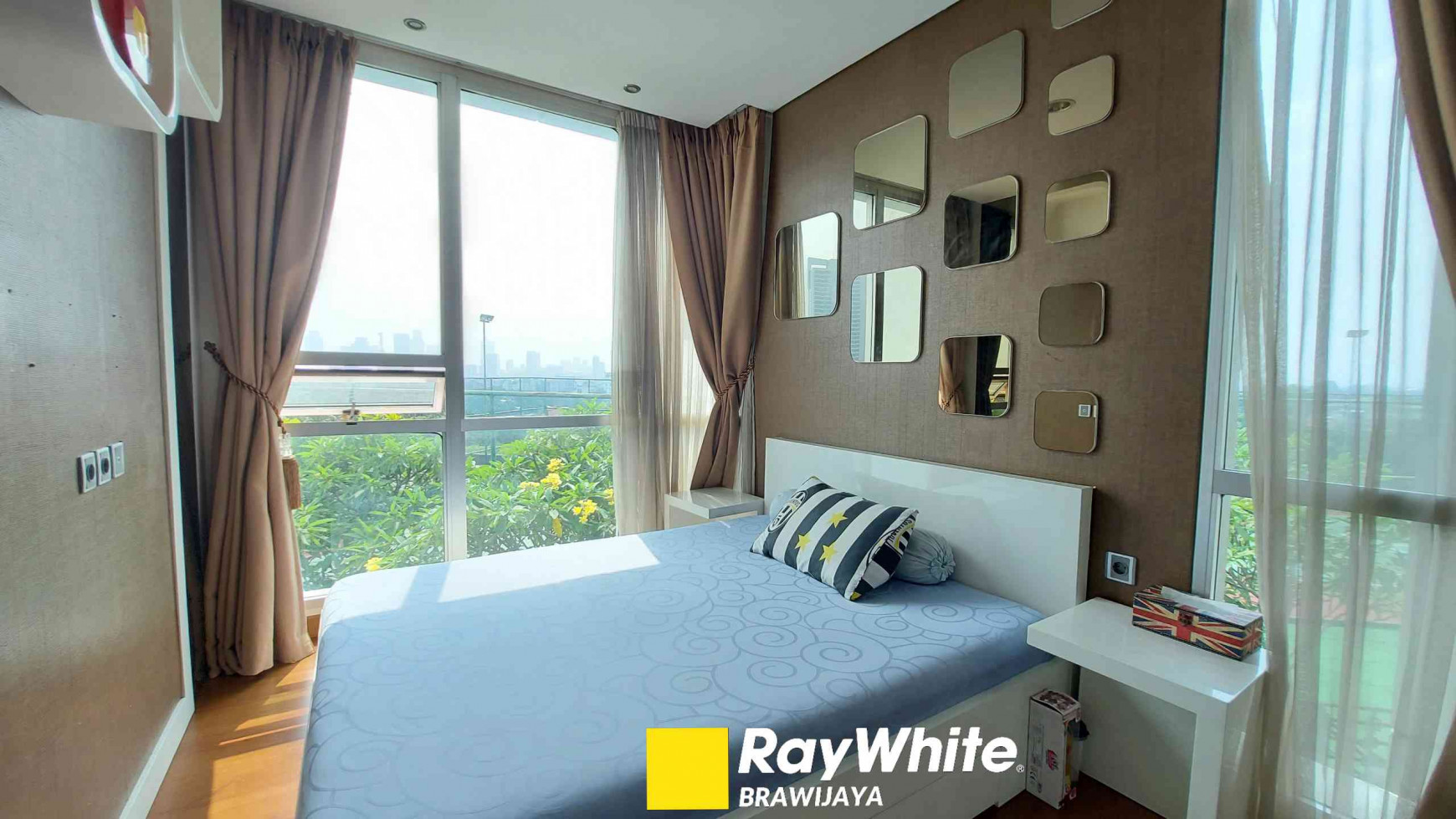 DISEWAKAN APARTEMEN DI TOWER TIFFANY, KEMANG VILLAGE, LANTAI 8, FURNISHED, CITY VIEW, 2+1 BEDROOMS