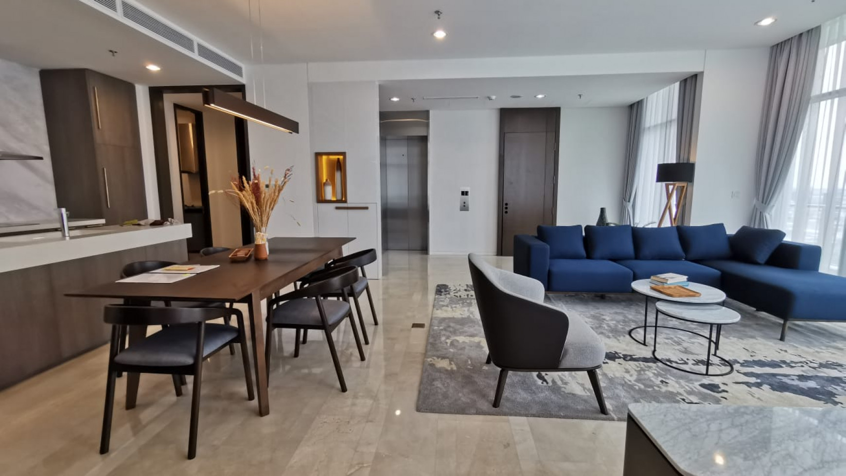 APARTEMEN VERDE, TOWER MONTEVERDE, HIGH FLOORS, FURNISHED, 3 BEDROOMS, CITY VIEW