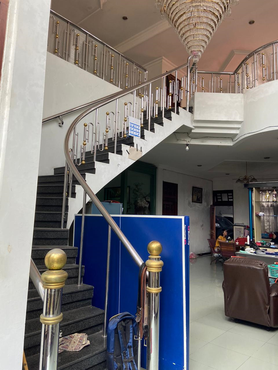 RUMAH MEWAH LOKASI STRATEGIS DEKAT KAMPUS UGM DAN JALAN KALIURANG