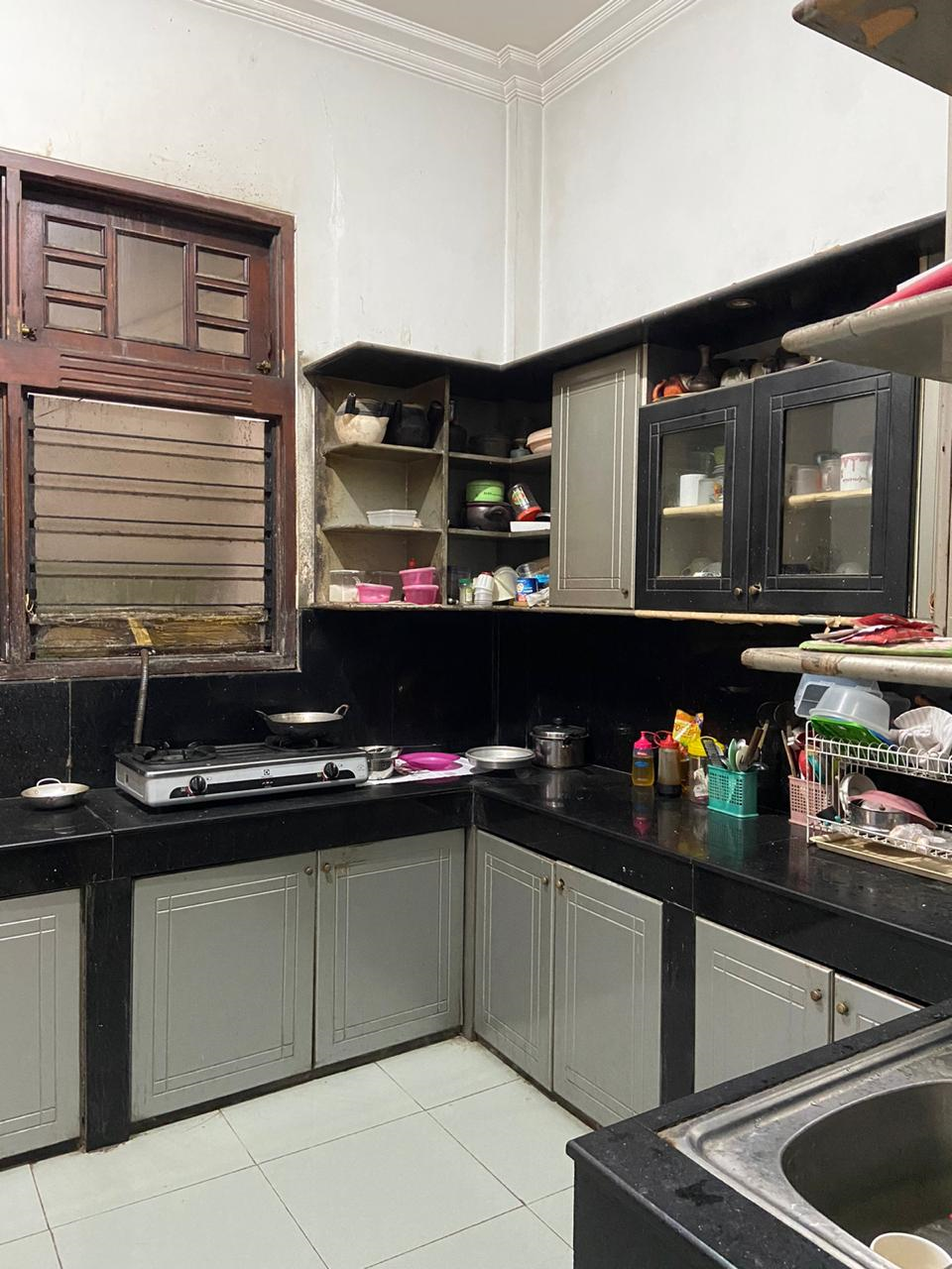 RUMAH MEWAH LOKASI STRATEGIS DEKAT KAMPUS UGM DAN JALAN KALIURANG