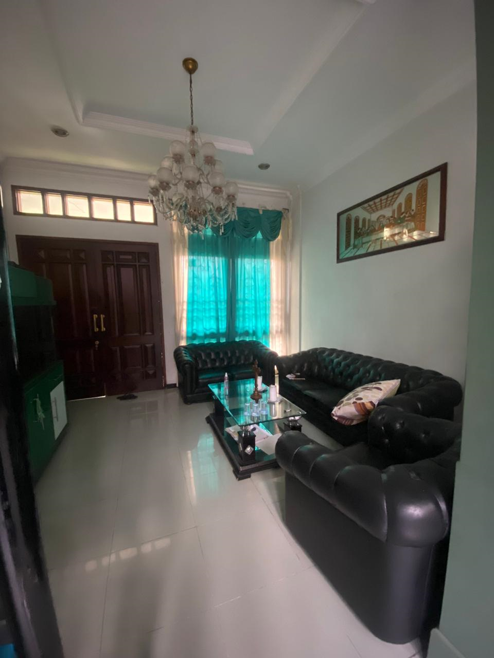 RUMAH MEWAH LOKASI STRATEGIS DEKAT KAMPUS UGM DAN JALAN KALIURANG