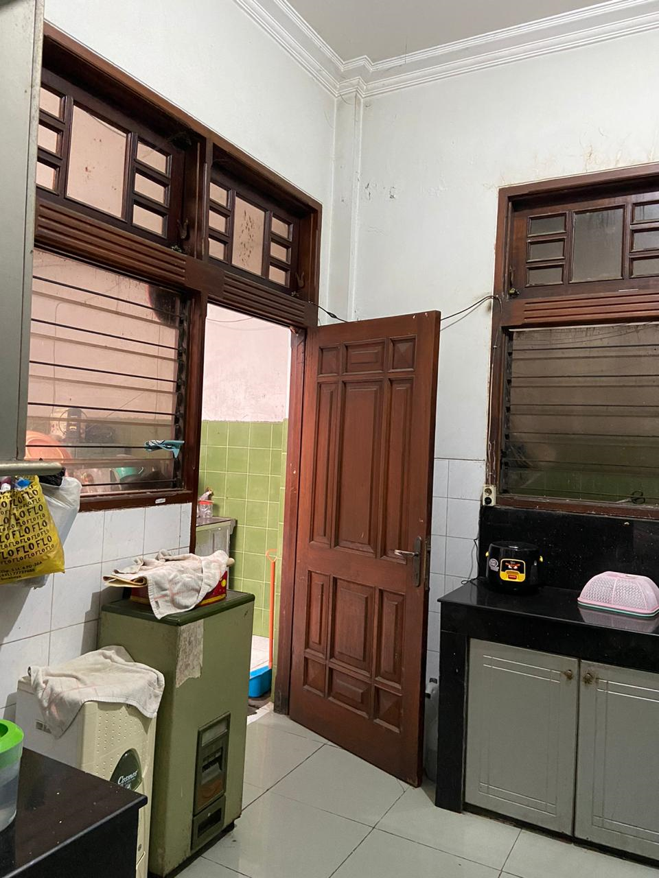 RUMAH MEWAH LOKASI STRATEGIS DEKAT KAMPUS UGM DAN JALAN KALIURANG