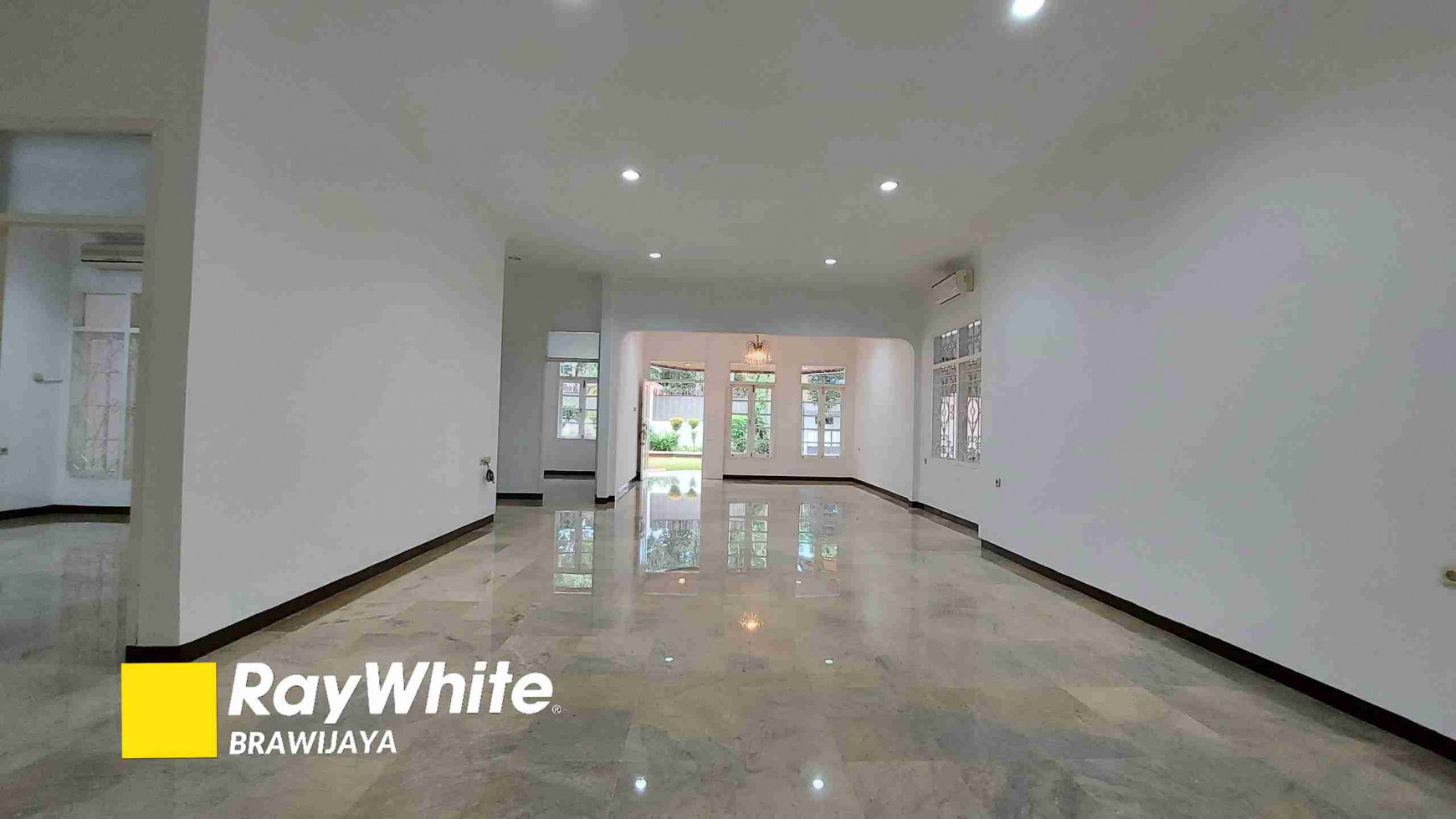 RUMAH DI BRAWIJAYA, KEBAYORAN BARU, JAKARTA SELATAN, 1 LANTAI, PRIME AREA, LINGKUNGAN TENANG