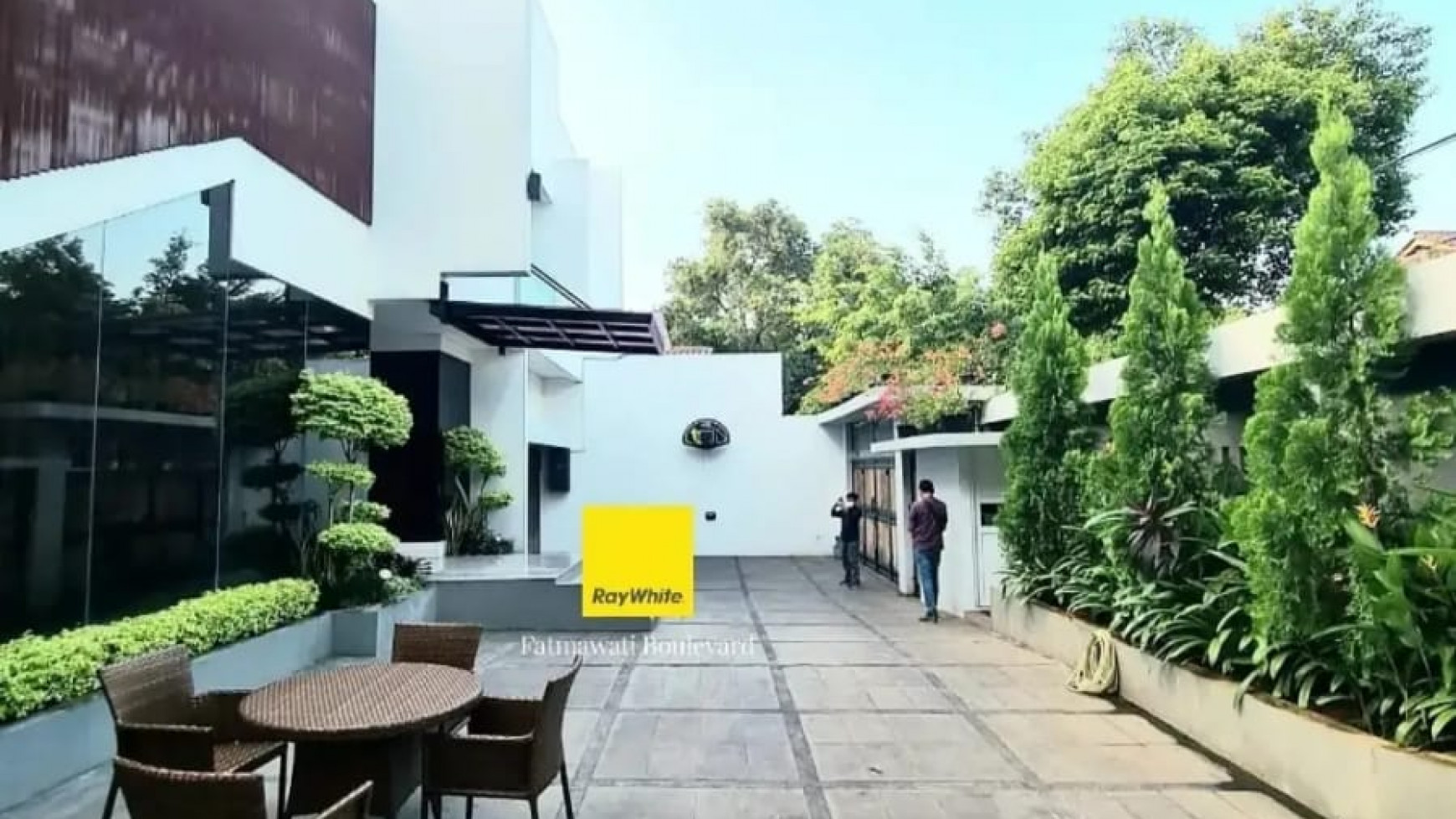 RUMAH MODERN MINIMALIST CANTIK JALAN LEBAR 2MOBIL AREA TEBET BARAT 