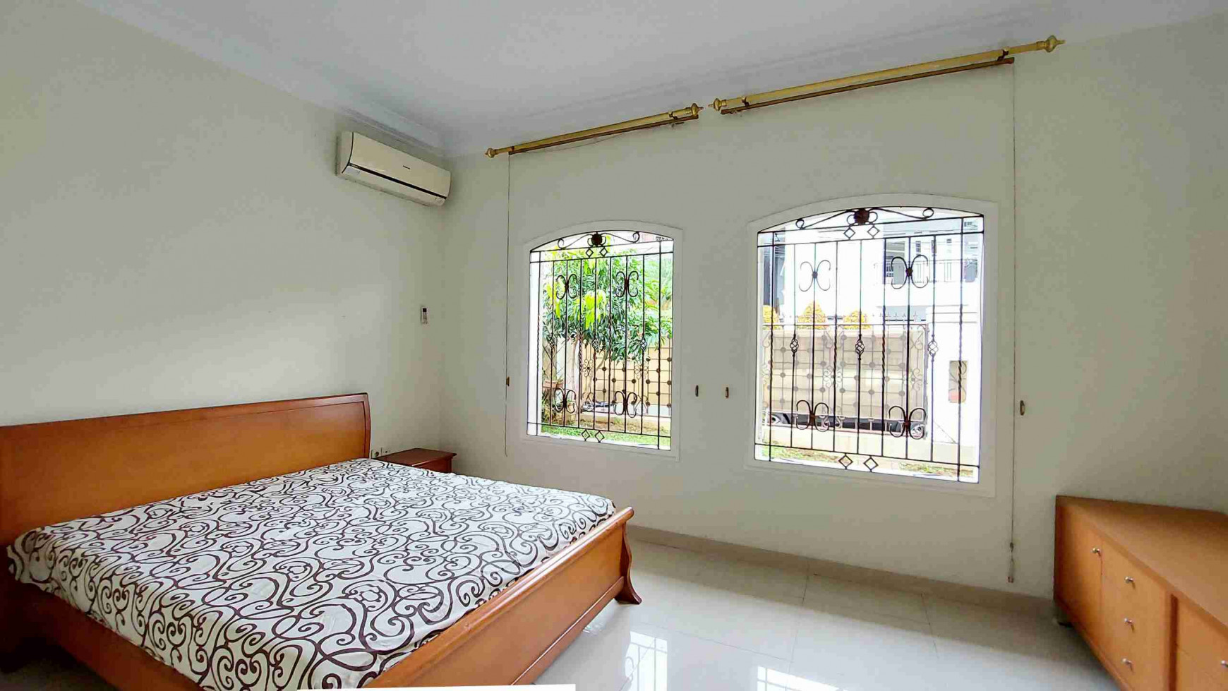 RUMAH DI HANG LEKIR, KEBAYORAN BARU, FURNISHED, DEKAT SENAYAN, 5 BR