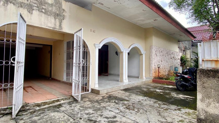 RUMAH DI DARMAWANGSA XVII, KEBAYORAN BARU, LINGKUNGAN TENANG, AKSES 2 MOBIL