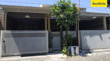 Rumah di Raya Deltasari Indah, Sidoarjo