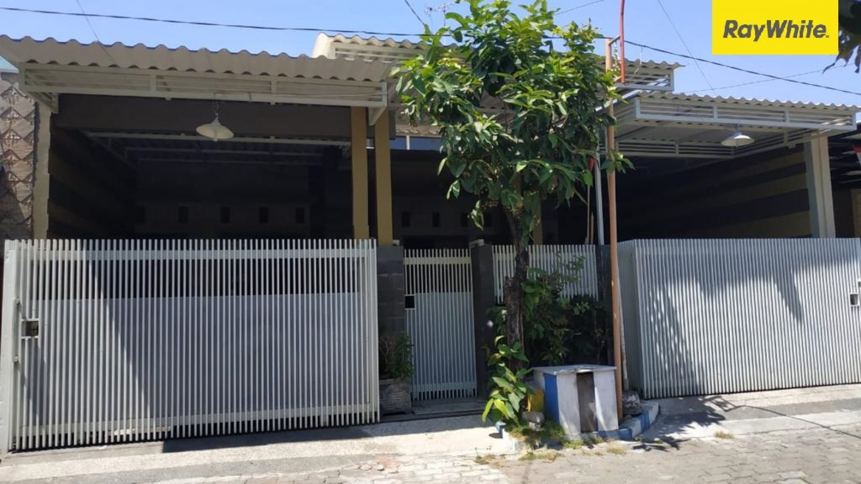 Rumah di Raya Deltasari Indah, Sidoarjo