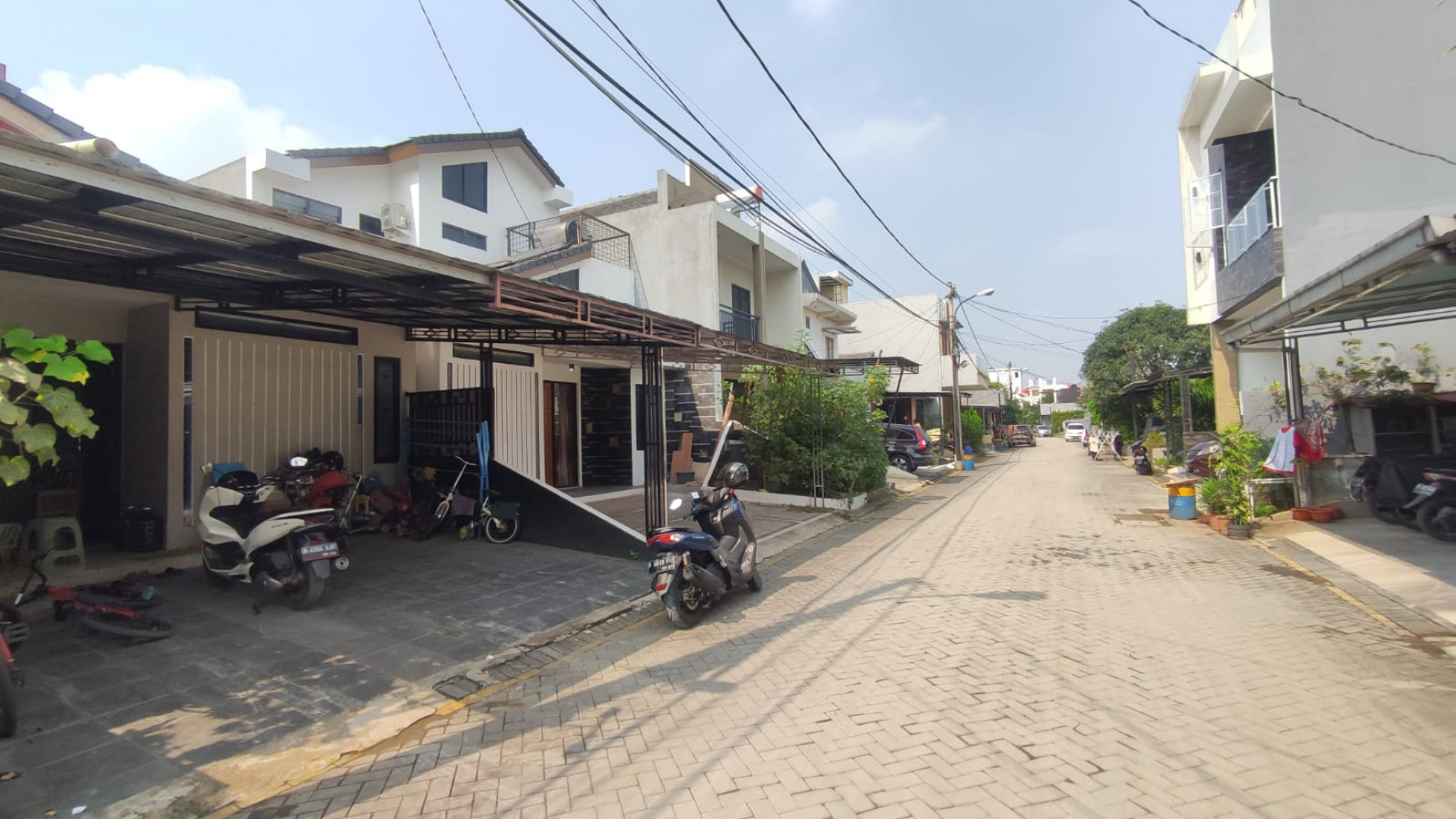 Rumah minimalis dalam cluster siap huni dan bebas banjir