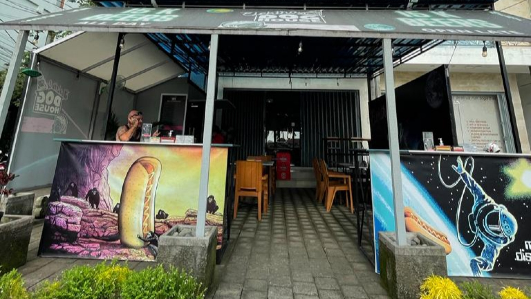 Work and hang out with a view of the rice fields