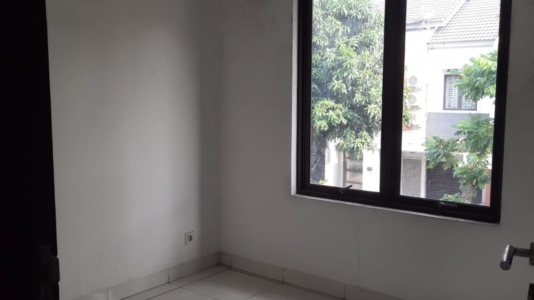 Dijual rumah murah di Madrid utara 2 Palem Semi Karawaci Tangerang