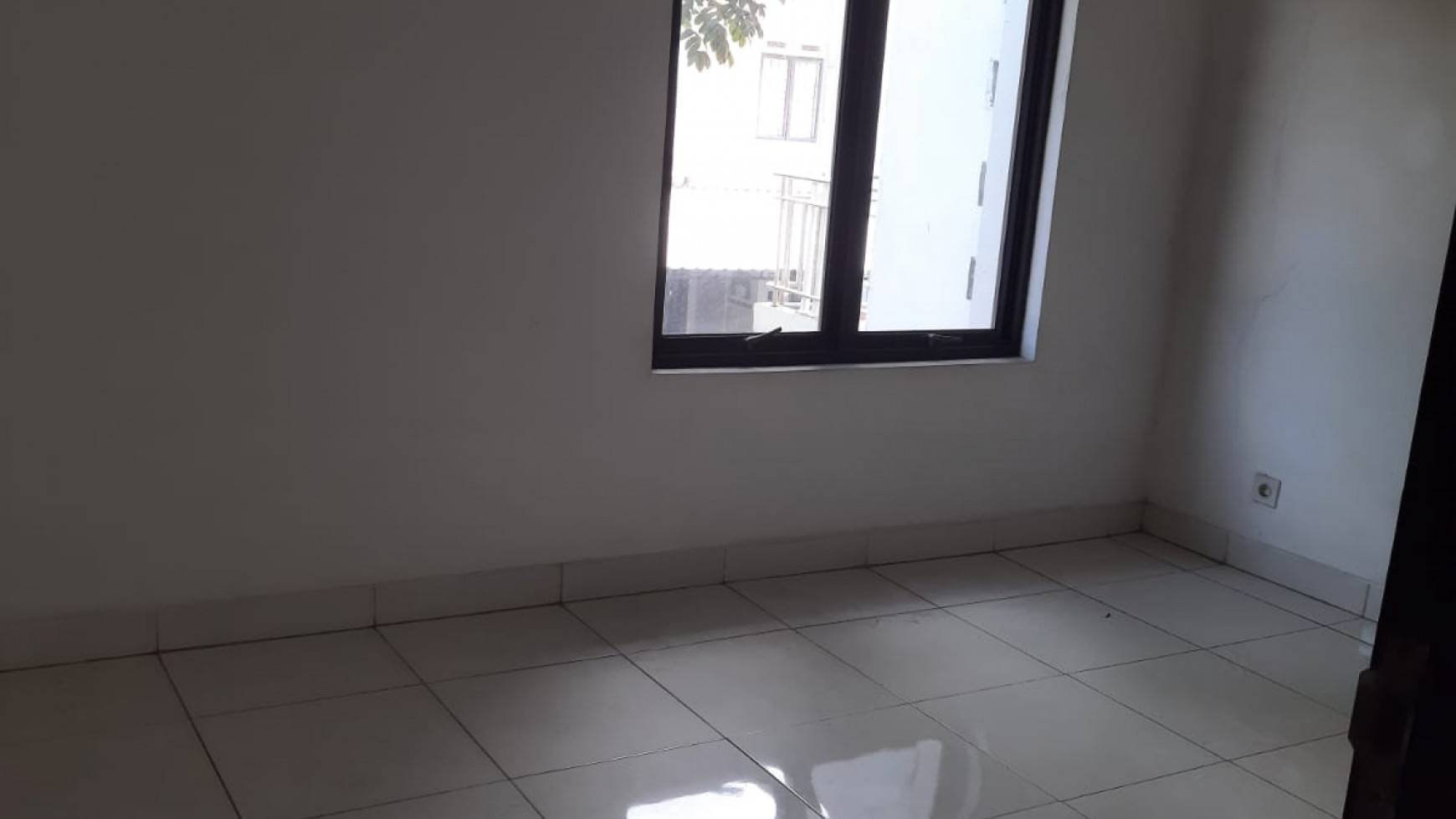 Dijual rumah murah di Madrid utara 2 Palem Semi Karawaci Tangerang