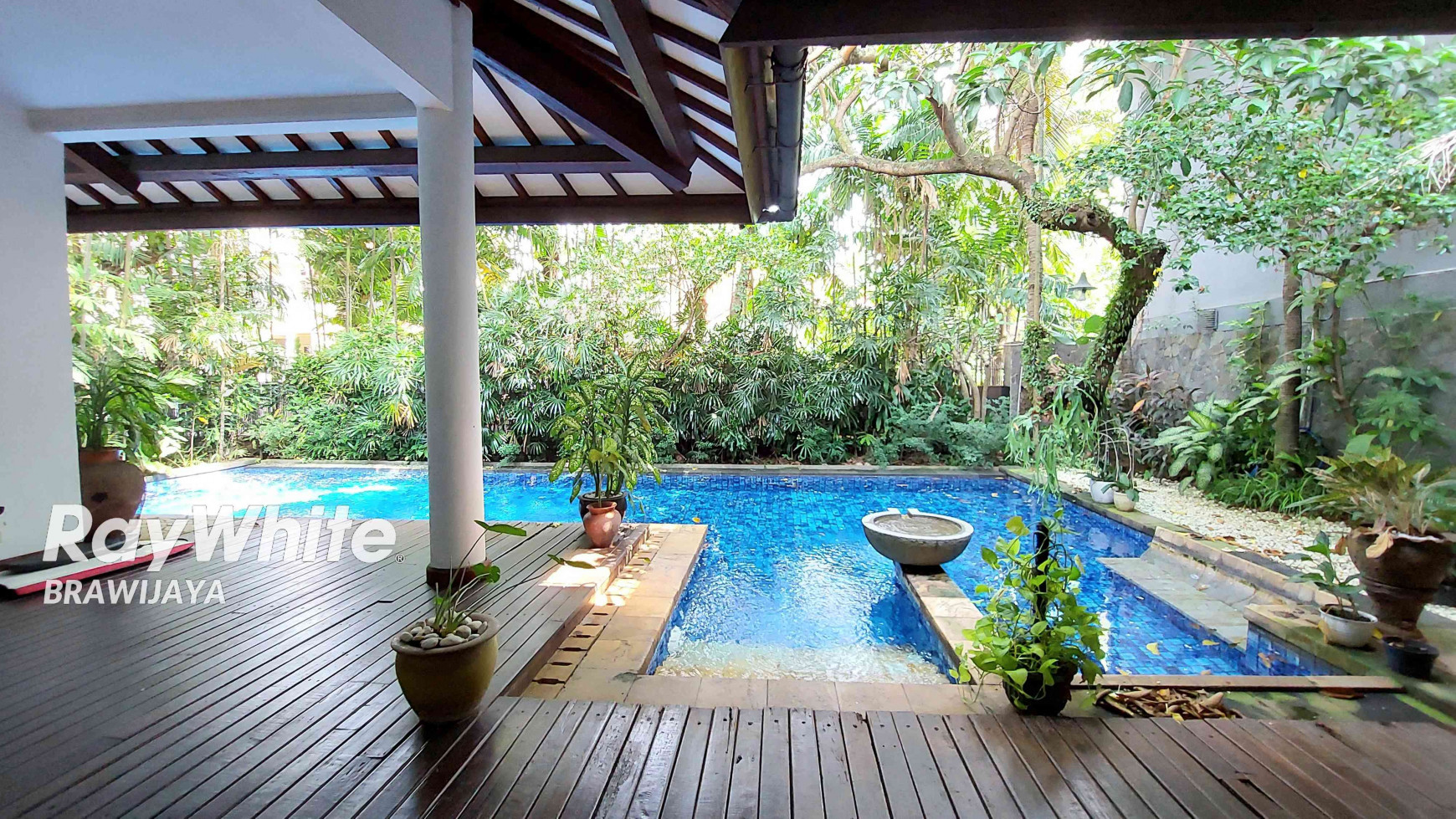 DISEWAKAN RUMAH DI HANG JEBAT, KEBAYORAN BARU, LINGKUNGAN TENANG, PRIVATE POOL, 4 BR