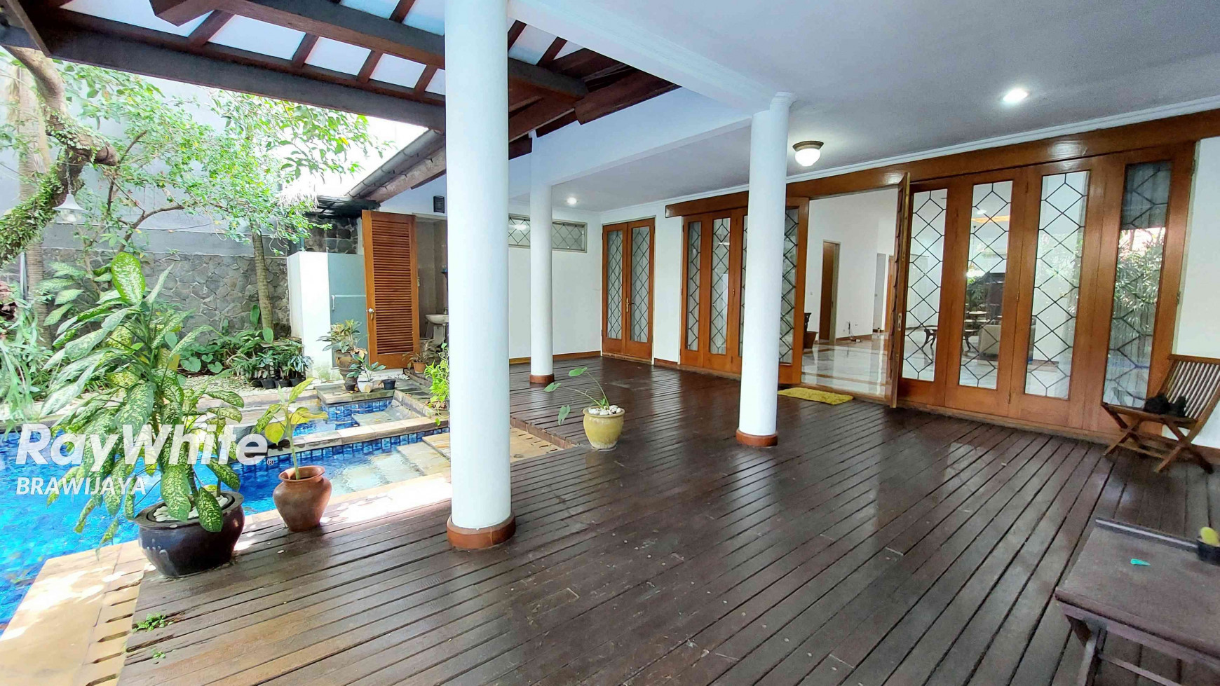 DISEWAKAN RUMAH DI HANG JEBAT, KEBAYORAN BARU, LINGKUNGAN TENANG, PRIVATE POOL, 4 BR