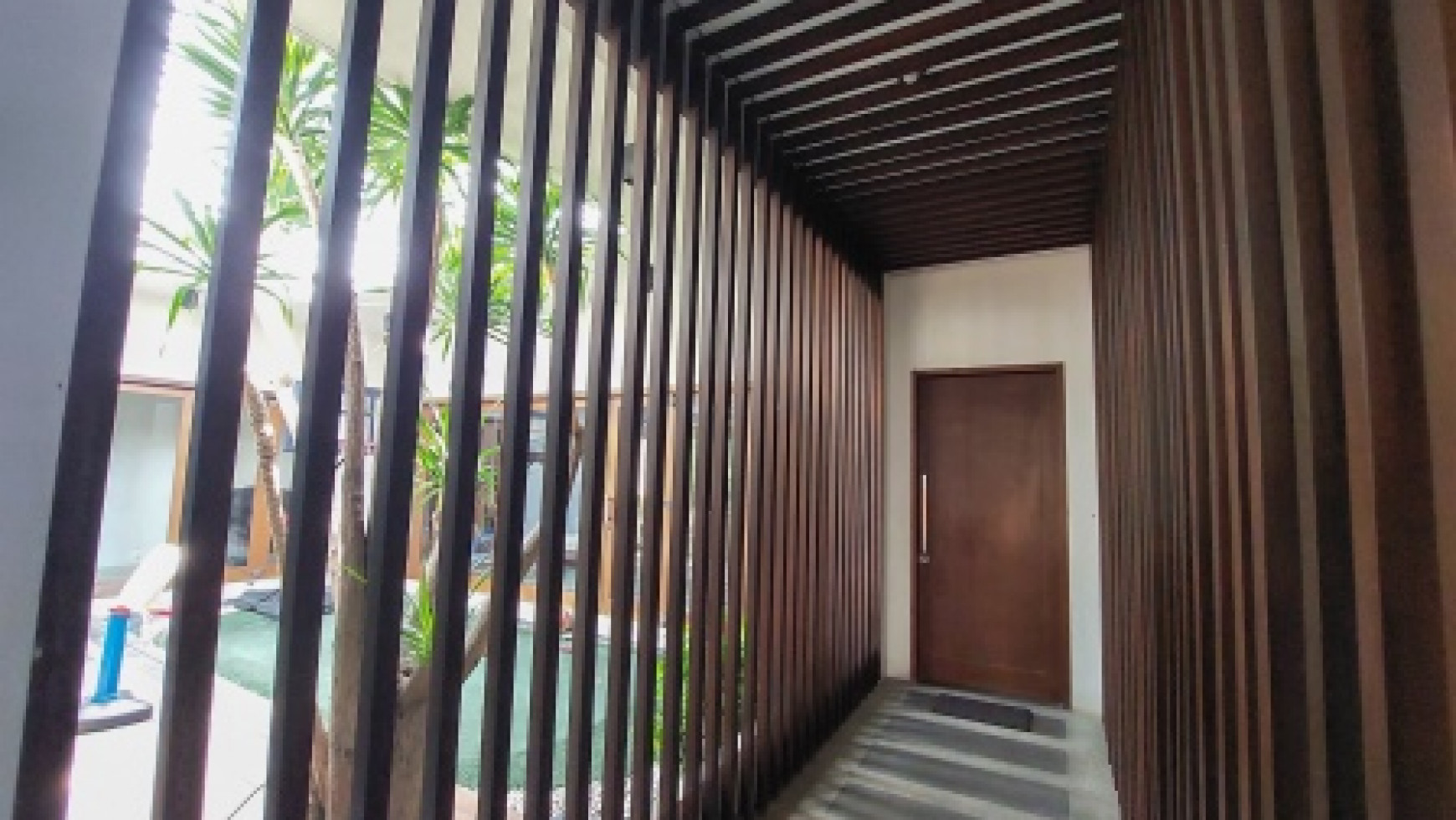 RUMAH BAGUS DESIGN MODERN LINGKUNGAN NYAMAN RAWAMANGUN JAKTIM