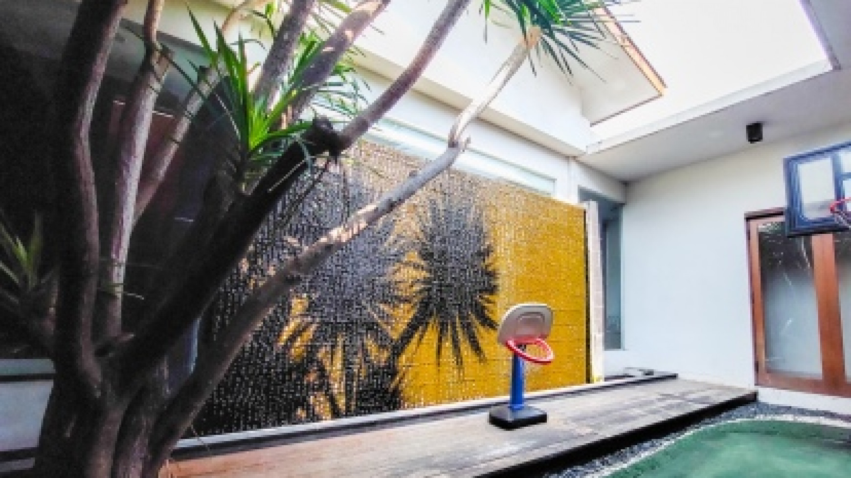 RUMAH BAGUS DESIGN MODERN LINGKUNGAN NYAMAN RAWAMANGUN JAKTIM