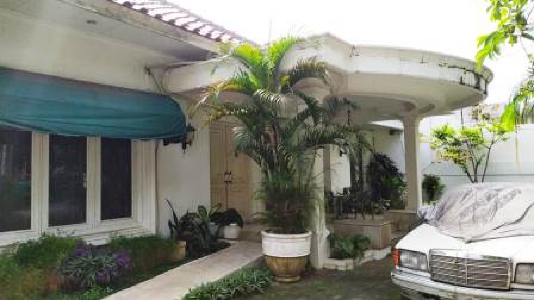 Rumah dijual area elite dan nyaman menteng katagori C