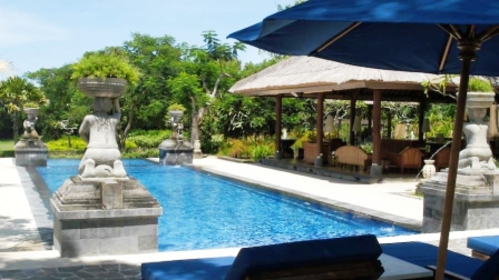 Beautiful and gorgeous villa furnished dijual area nusa dua bali 