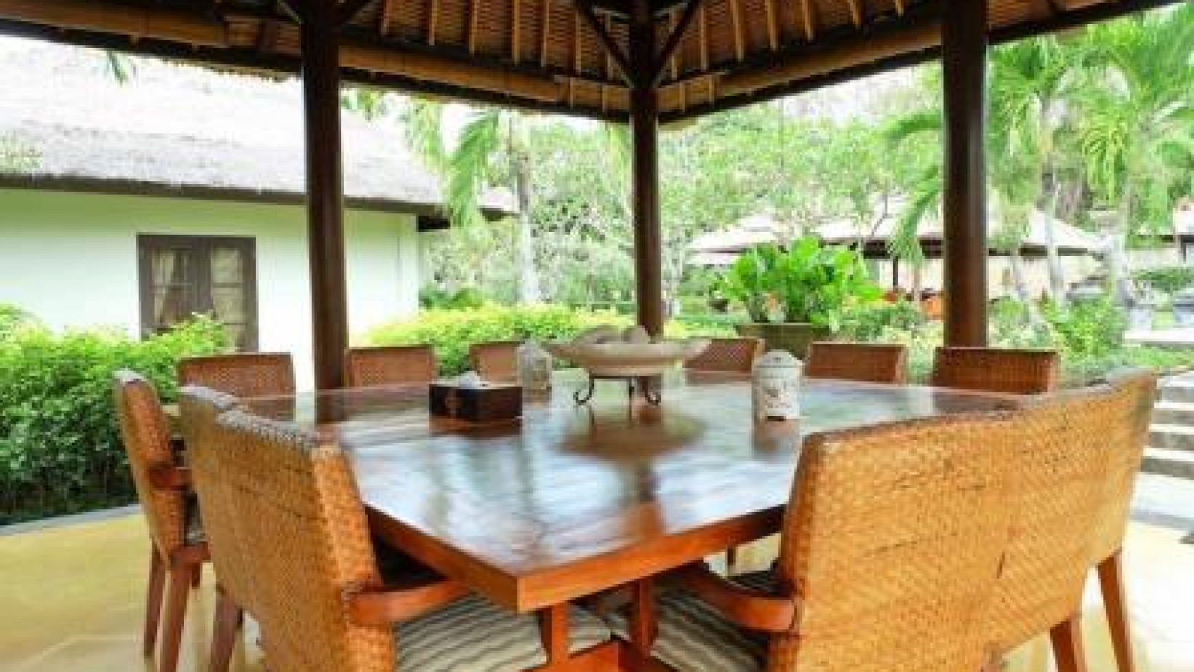 Beautiful and gorgeous villa furnished dijual area nusa dua bali 