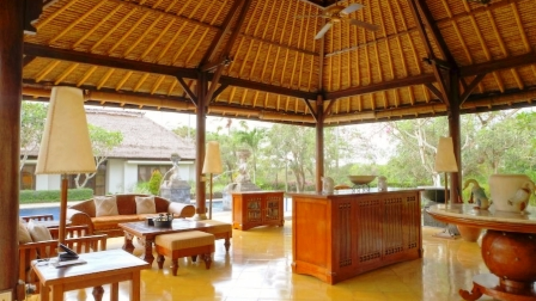 Beautiful and gorgeous villa furnished dijual area nusa dua bali 