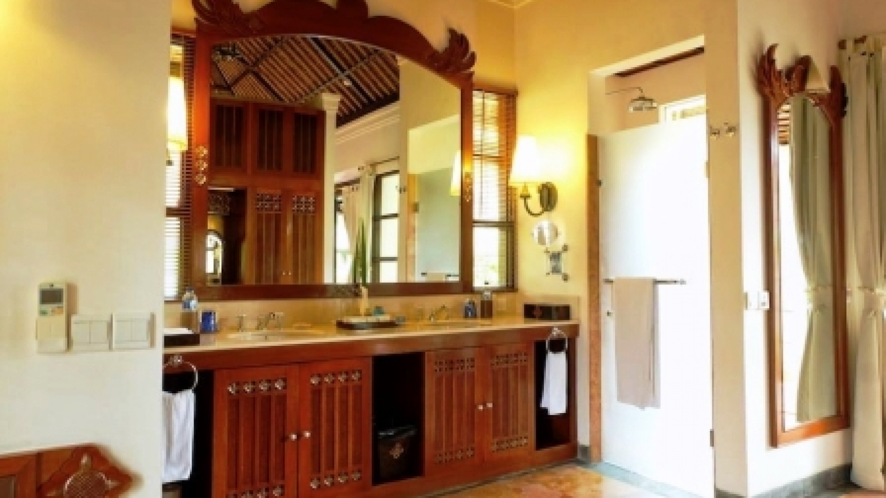 Beautiful and gorgeous villa furnished dijual area nusa dua bali 