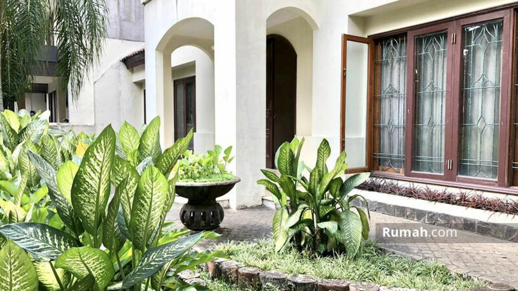 Rumah asri dijual area dukuh patra kuningan  super strategis 