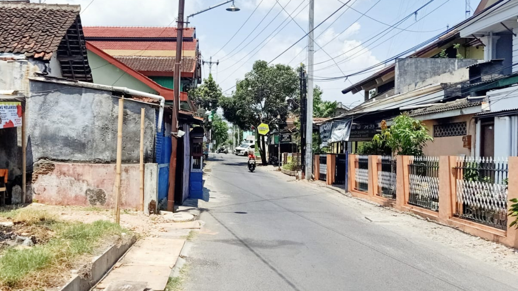 Tanah pinggir jalan ramai di Condong Catur, Sleman