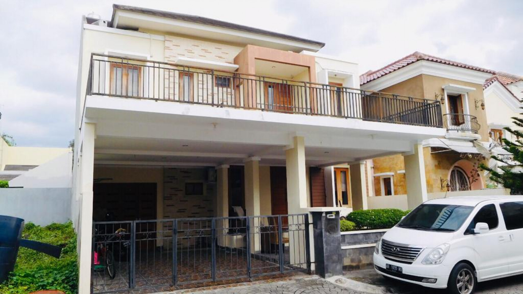 DIJUAL Rumah Mewah dan Kokoh, Minim Sekat di Perum Elite Casa Grande,  Maguwo, Sleman