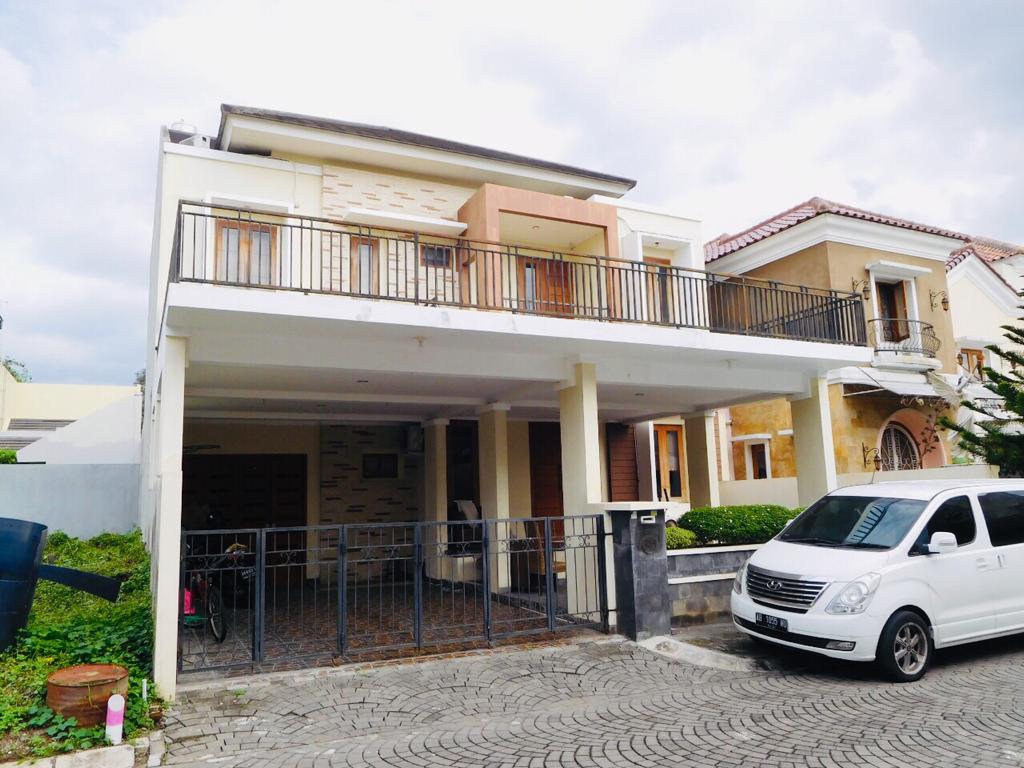 DIJUAL Rumah Mewah dan Kokoh, Minim Sekat di Perum Elite Casa Grande, Maguwo, Sleman