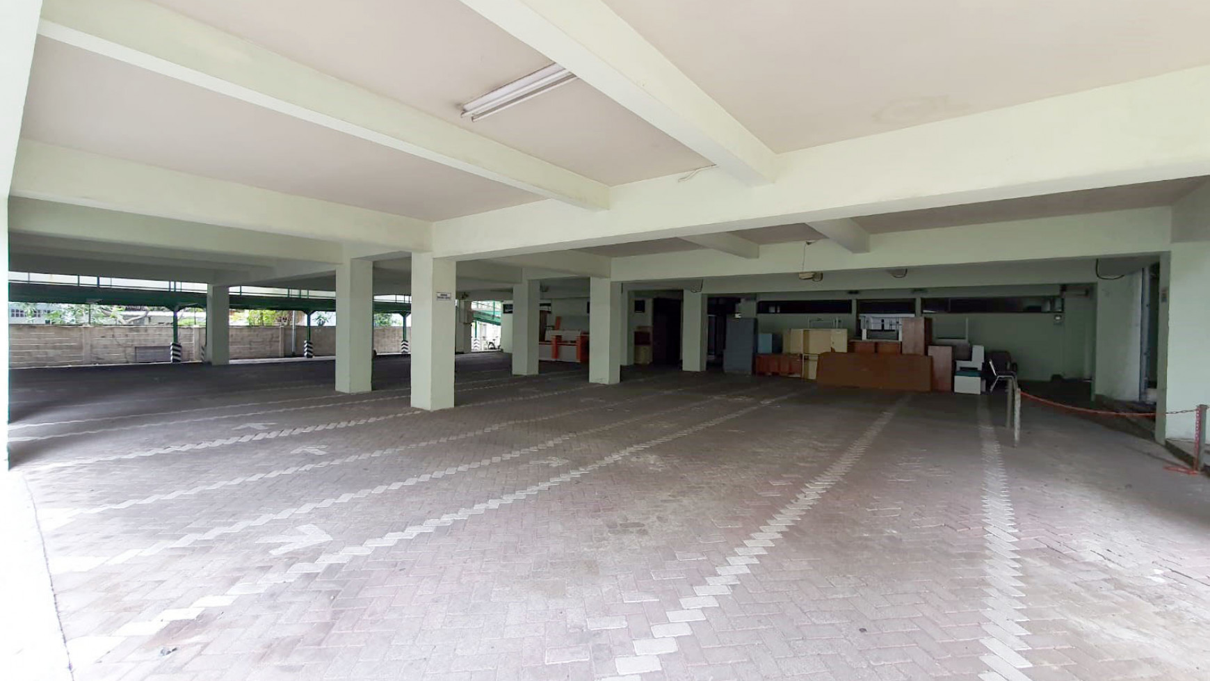 Gedung di Nginden Semolo Surabaya, Lokasi Strategis, dekat Universitas