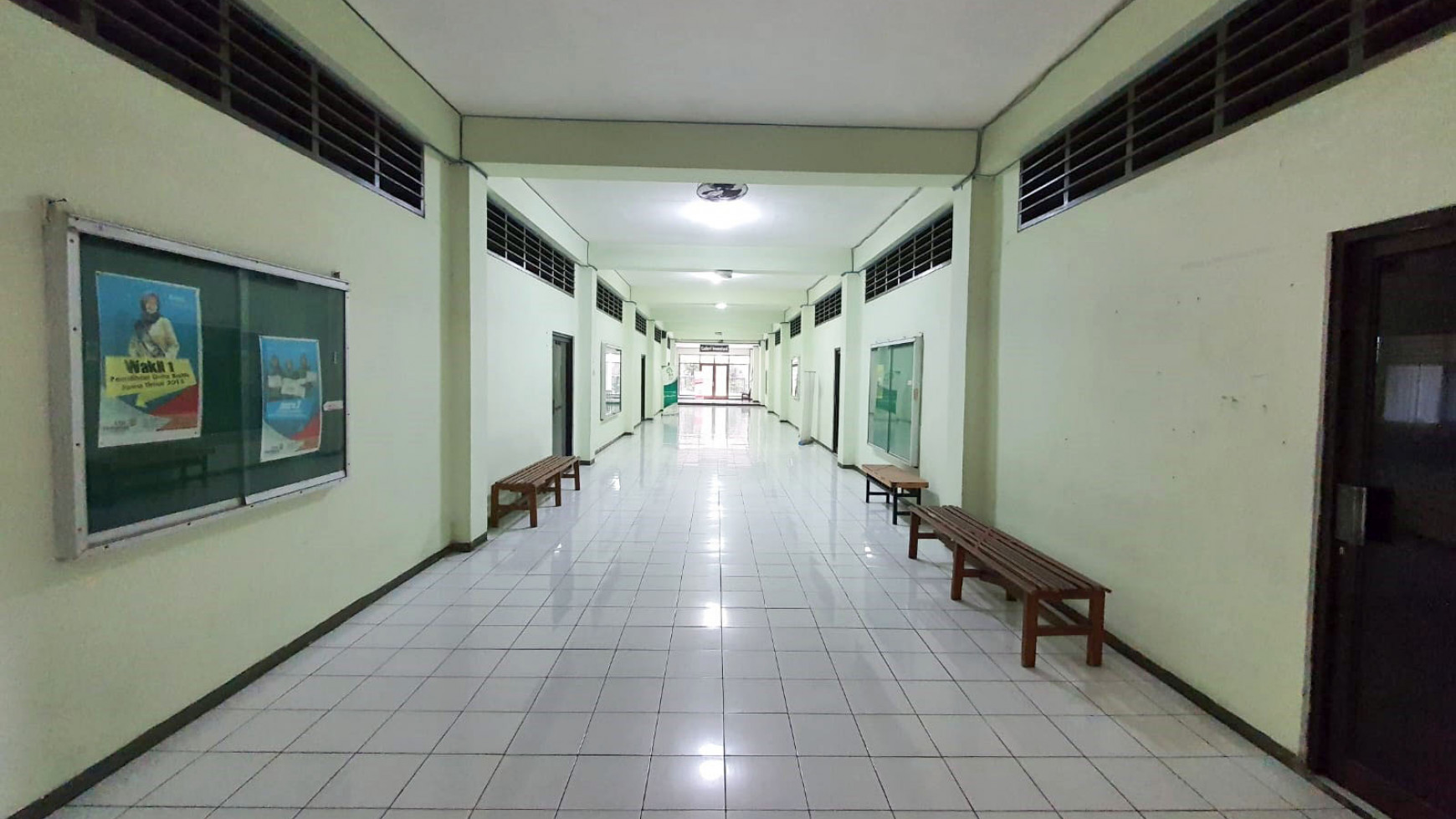 Gedung di Nginden Semolo Surabaya, Lokasi Strategis, dekat Universitas