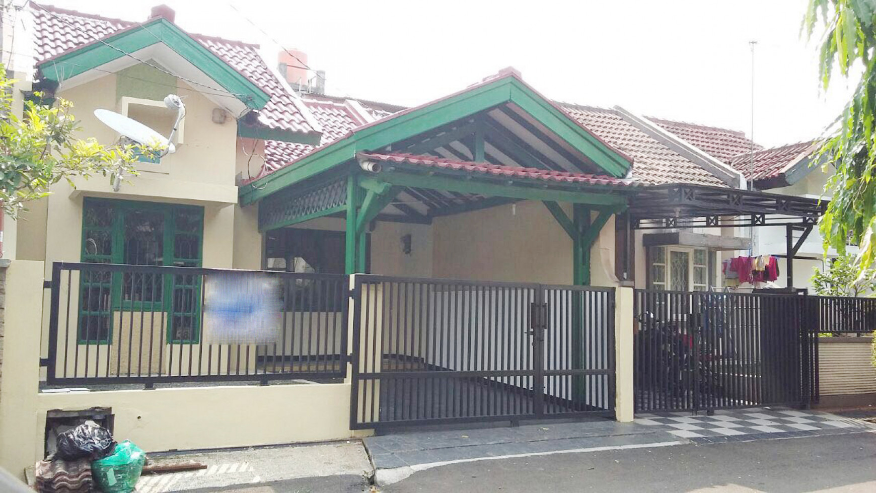 Rumah Siap Huni, Lokasi Strategis, dan Asri Di Graha Raya, Bintaro