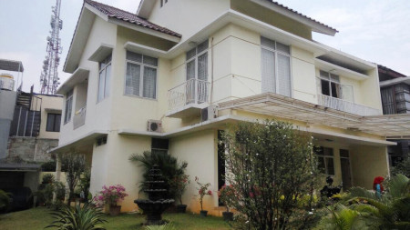 Dijual Rumah Siap Huni, Lokasi Strategis, dan Asri Di Emerald Garden, Bintaro sektor 9