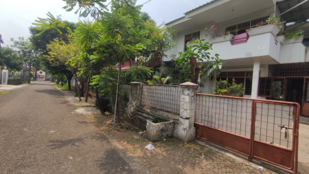 Rumah 2 lantai, bebas banjir dalam perumahan di Petukangan