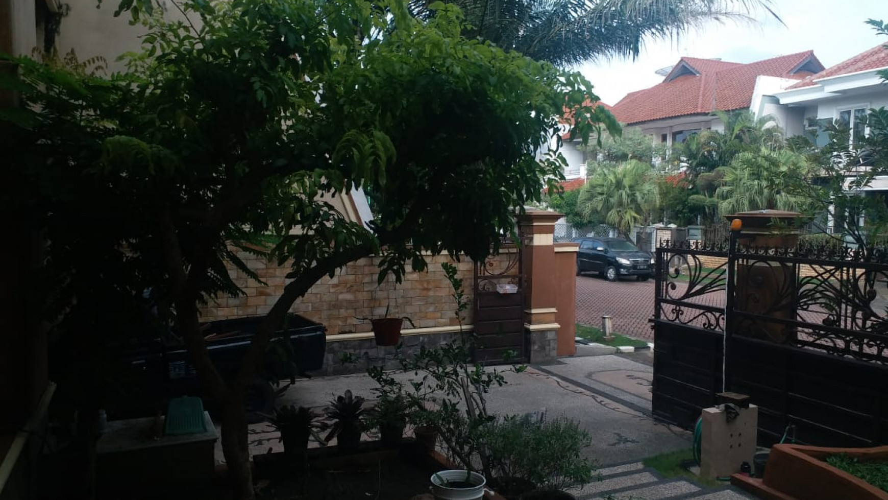 Dijual Rumah Mewah Full Furnished Taman Hunian Satelit Surabaya Barat