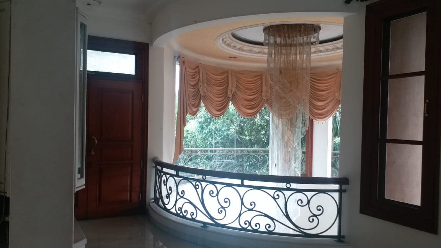 Dijual Rumah Mewah Full Furnished Taman Hunian Satelit Surabaya Barat