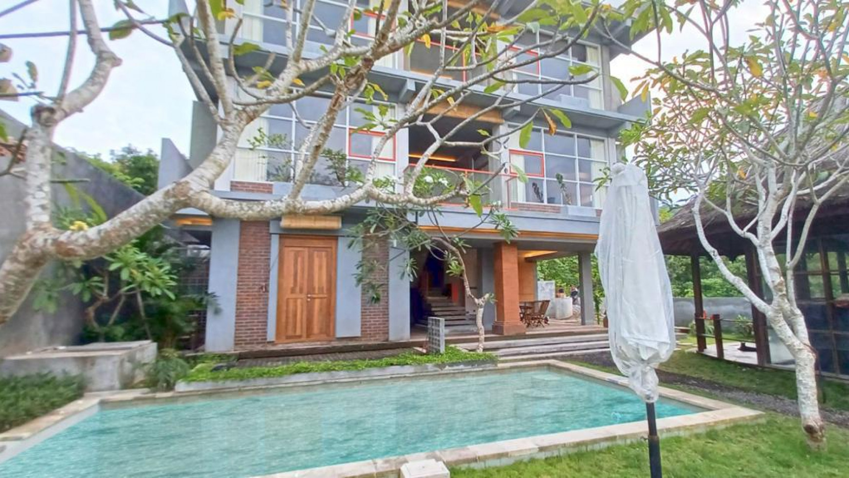 Beautiful Villa For Sale in Pecatu Bali with 2 swimming pool