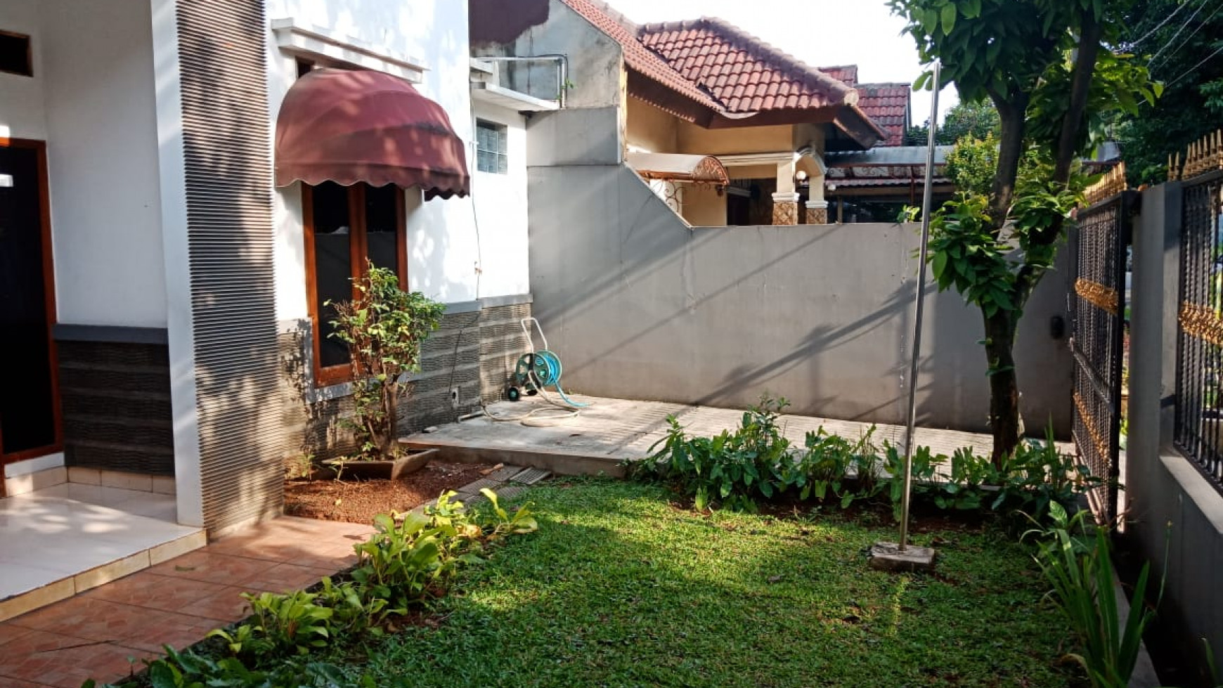 Rumah Nyaman dan Siap Huni di kawasan Griya Loka, Bintaro