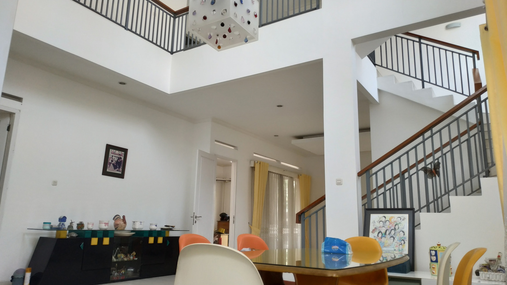 Rumah Modern Minimalis Siap Huni Asri Dalam Cluster Posisi Hoek Bona Vista Jakarta Selatan