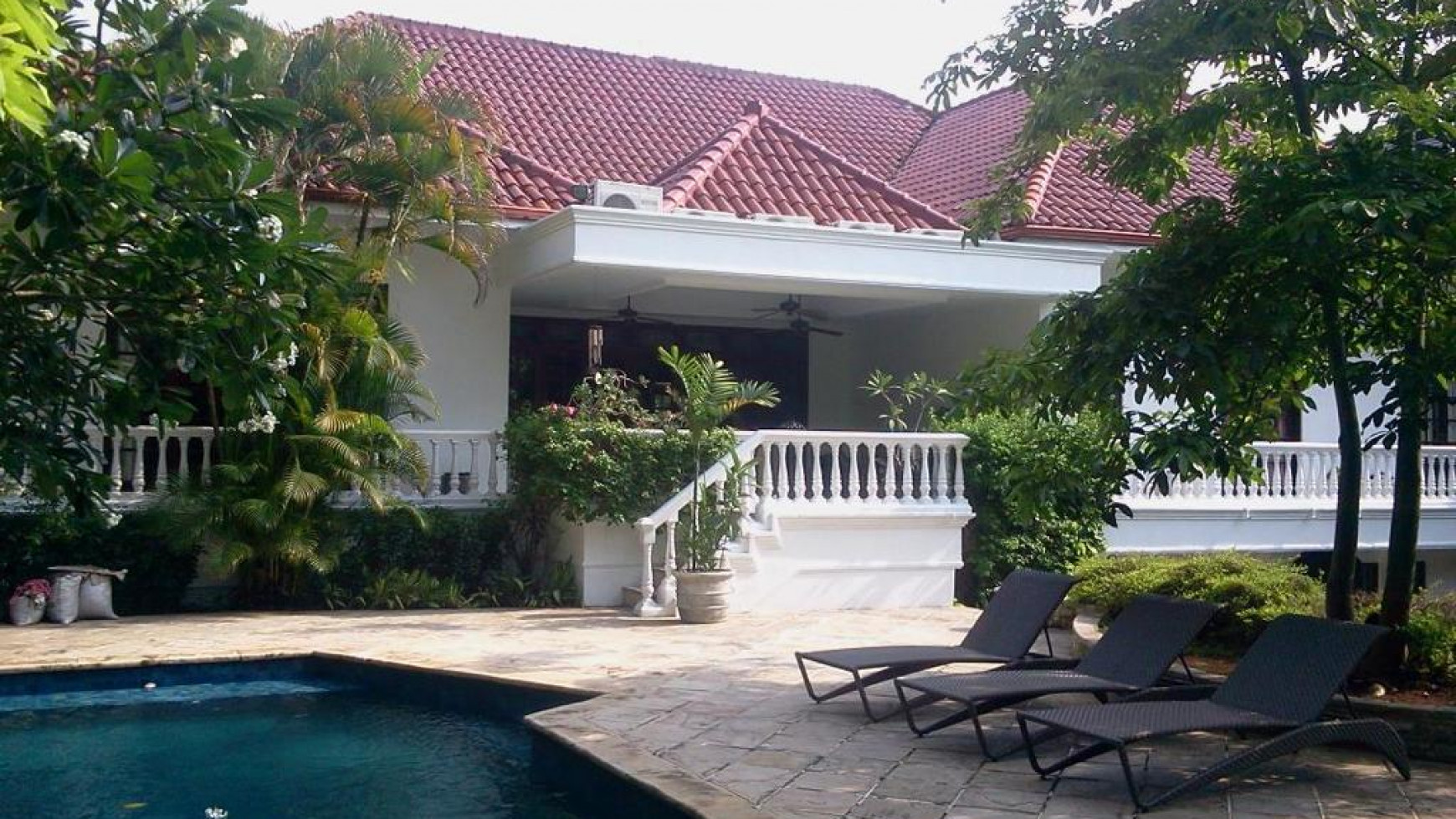 Rumah Kemang Barat Lux, Pool, Tenang 