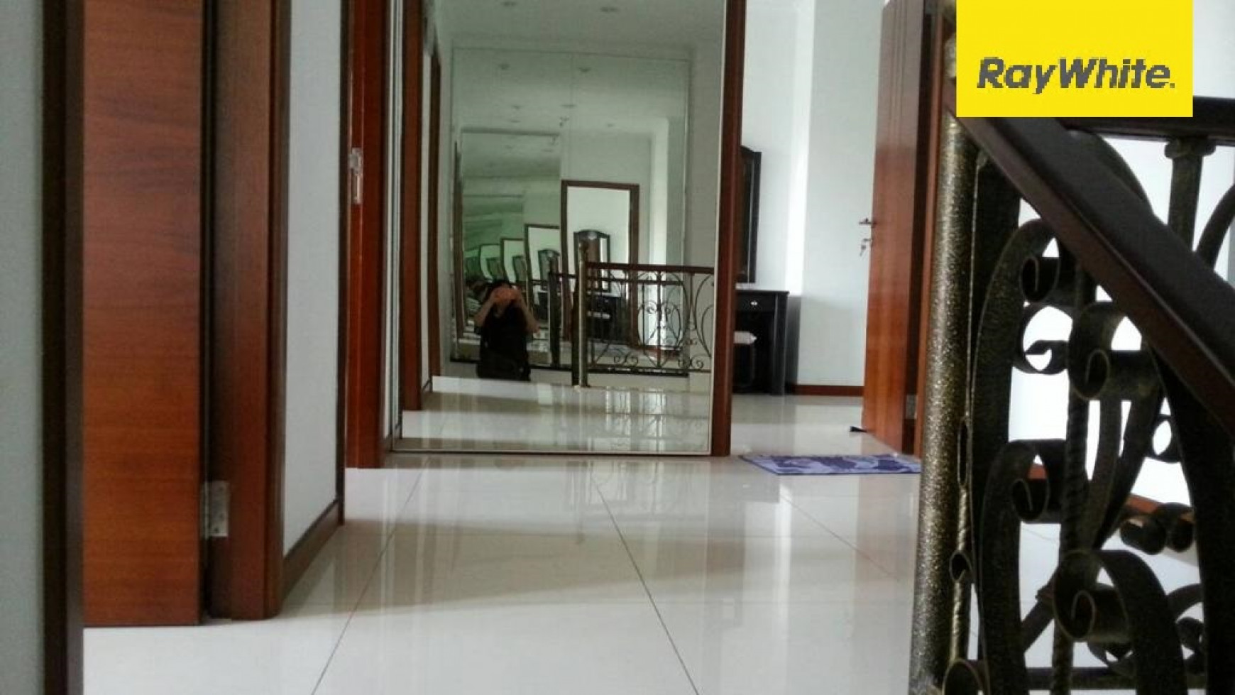 Dijual Semi Furnish Apartemen Waterplace Residence Surabaya